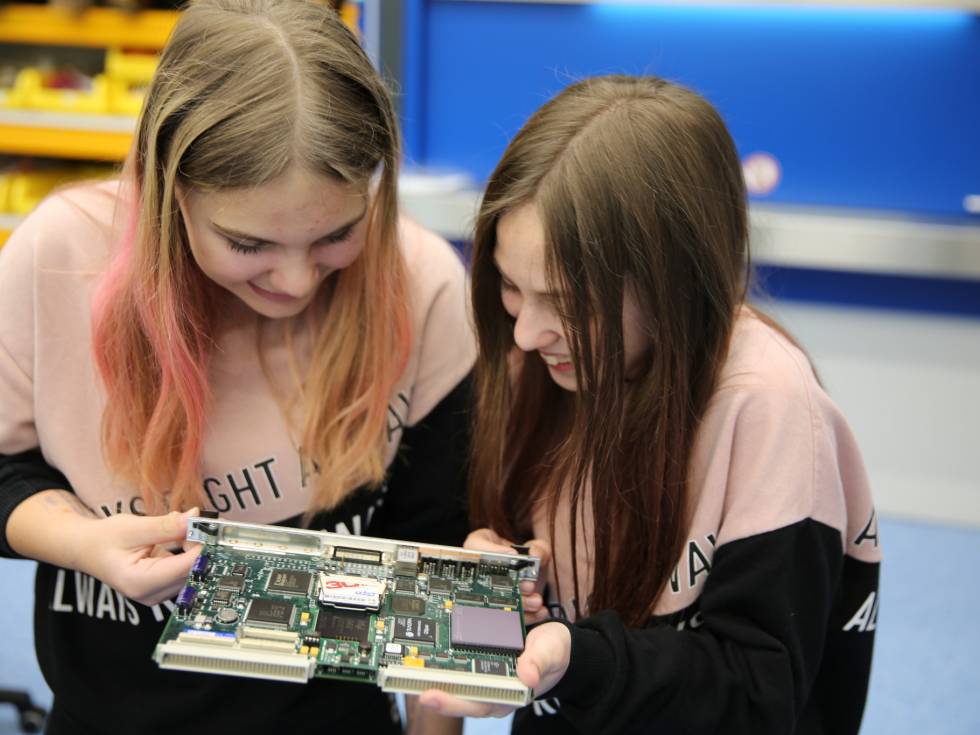 images/Aktuelles/robotif Girls Day.jpg